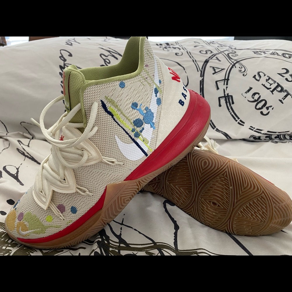 Nike Bandulu X Kyrie 5 “Embroidered Splatters” Size 12M